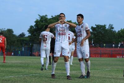 Diego Arrúa celebra su gol, el segundo del “rojiverde”, en el triunfo de ayer sobre General Caballero de Zeballos Cue. (Foto: APF)