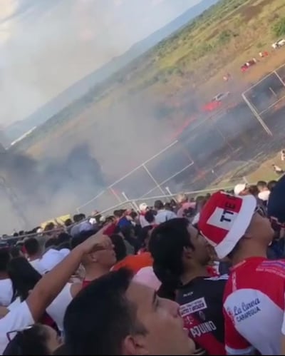 Explosión de petardos terminó en incendio en estadio de Carapeguá