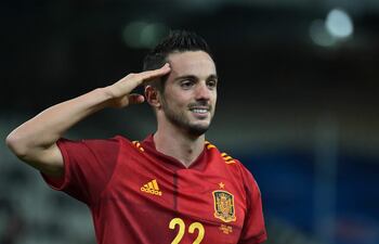 Pablo Sarabia celebra su gol desde el punto penal, que sirvió para la victoria 1-0 de España ante Grecia.