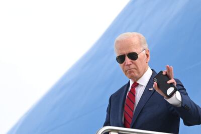 US President Joe Biden disembarks Air Force One at John F. Kennedy International Airport in New York on September 20, 2022. - Biden is travelling to New York to attend the 77th session of the United Nations General Assembly. (Photo by MANDEL NGAN / AFP)