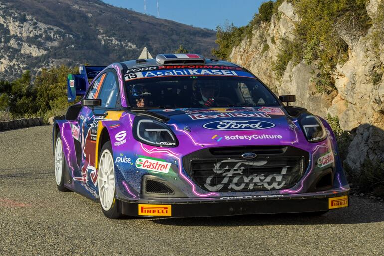 Sébastien Loeb, que viene del Dakar, ya lidera con Ogier el 1,2 del Rally de Montecarlo.