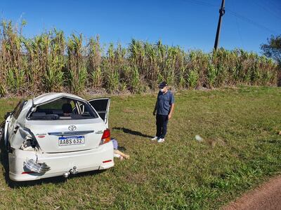 Vuelco de vehículo en Canindeyú
