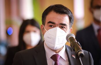 Óscar Llamosas, ministro de Hacienda.