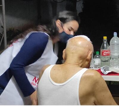 Cuidar a un adulto mayor es una responsabilidad que requiere mucha atención, compromiso, paciencia y un seguimiento minucioso de todas sus actividades diarias.