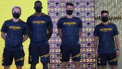 David Josué Colmán, el colombiano Richard Rentería, Juan José Franco y Daniel “Keko” Villalva, cuatro de los nuevos integrantes de la plantilla de Guaraní, pero aún sin chances de jugar.