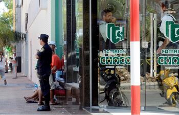 Un local de Cambios Chaco, casa de cambios que anuncia el cierre de varios locales (Archivo).
