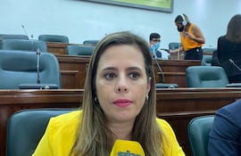 Kattya Gonzalez, diputada del PEN, pidió a la ciudadanía interesarse e involucrarse en el proceso de juicio político a la fiscal general Sandra Quiñonez