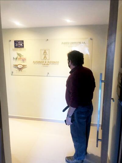 La Fiscalía buscó las oficinas de “Proyectos Global Sociedad Anónima” en la dirección que declaró ante Contrataciones Públicas. En el lugar nunca escucharon de la firma: era empresa de maletín.