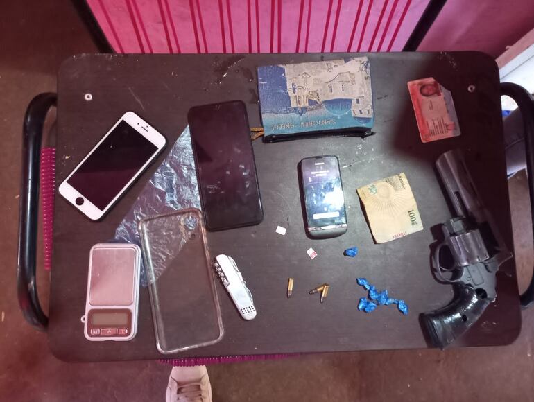 Elementos incautados en poder del detenido.