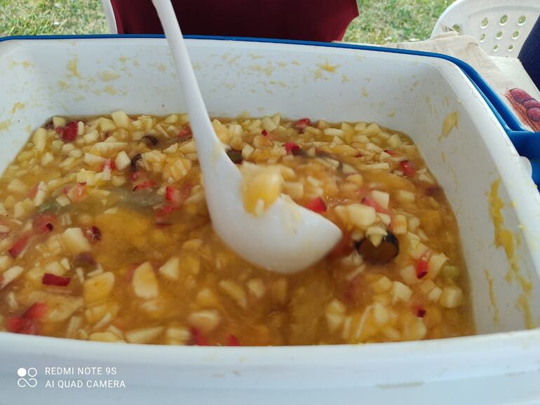 El clerico es un protagonista en esta feria en Ayolas.