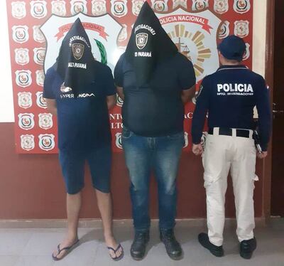 Los detenidos en sede de Investigaciones del Alto Paraná.