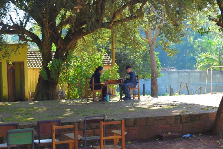 Uno de los alumnos durante su entrevista con la profesional psicóloga en el Colegio San Gervasio de Independencia. 