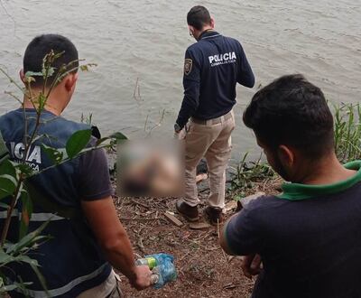 El cuerpo sin vida fue hallado por vecinos en el cauce del río Monday de Presidente Franco.