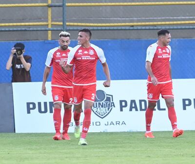 Manuel Romero celebra el tanto de la victoria de General Caballero sobre el Sportivo Ameliano, en el Martín Torres.