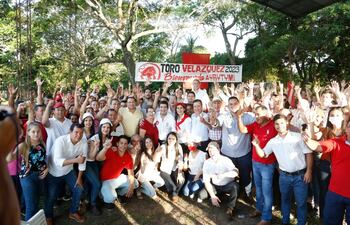 Hugo Velázquez, desde el viernes está realizando una gira por el departamento de Paraguarí donde presentó su candidatura a la presidencia de la República