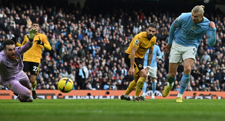 Haaland marca su tercer gol ante el Wolverhampton.