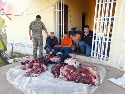 Los supuestos abigeos detenidos este sábado en horas de la mañana.