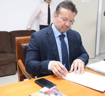 Abog. Carlos Adolfo Arregui Romero (54 años), se presentó para el concurso para la Fiscalía General.