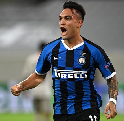 El argentino Lautaro Martínez (22) aportó dos tantos para la goleada del Inter.