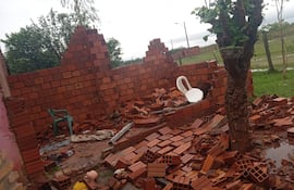 Un fuerte temporal destruyó varias viviendas en 25 de Diciembre.