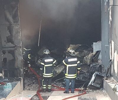 El fuego consumió todo lo que se encontraba en el interior del depósito. La mercancía y el edificio cuentan con seguro, según se informó.