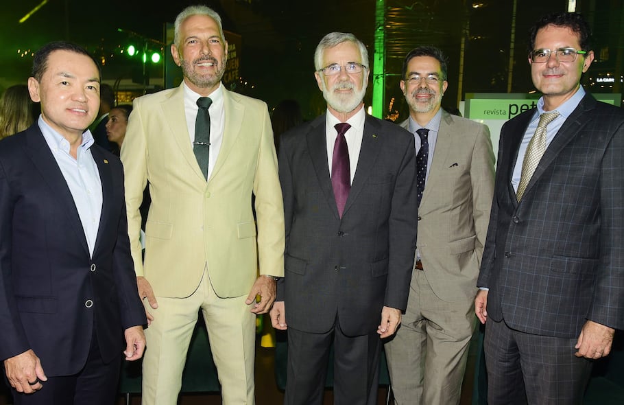 Marcelo Toyotoshi, Juan José Zapag, el embajador de Brasil, José Antonio Marcondes de Carvalho, Ney Canani y Marcelo Araujo.
