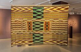 Tejido elaborado en fibra de chaguar por las comunidades wichí, de Argentina, que integra la exposición "La escucha y los vientos. Testimonios de la presencia".