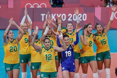 Las jugadoras brasileñas celebran tras vencer a Corea del Sur en el partido de semifinales de Voleibol femenino durante los Juegos Olímpicos de Tokio 2020 disputados en el Arena Ariake de Tokio.