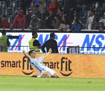 Festejo de Lautaro Comas tras el empate de Guaireña en el último minuto