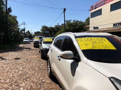 Los padres de estudiantes realizaron ayer una caravana para pedir el reajuste de las mensualidades.