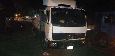 El camión que arrolló al motociclista quedó incautado.