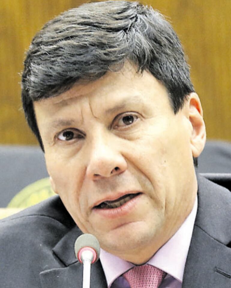 El diputado Walter Harms, vicelíder de la bancada cartista, se muestra cauteloso con el caso González Daher.