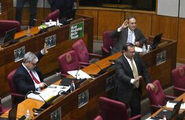 Senadores Enrique Riera (izq), Juan Darío Monges y Ramón Retamozo.