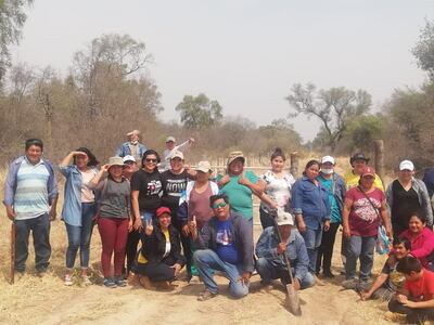 Un grupo de nativos recorrió la reserva Mbutu reta.