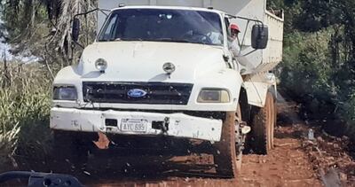 Camión tipo tumba de la Gobernación de Guairá, fotografiado por los concejales denunciantes de José Fassardi.