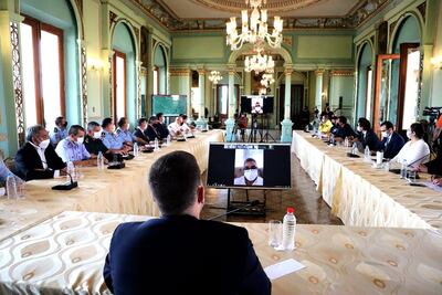Ministros se reúnen para debatir sobre los incendios. Mario Abdo Benítez participa de manera virtual debido a su aislamiento.