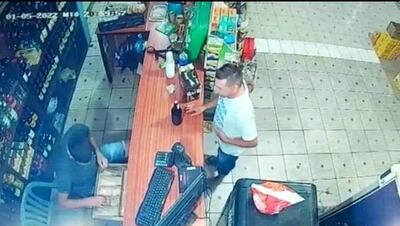 El supuesto autor del accidente horas antes se lo vio consumiendo bebida alcohólica en una bodega de Acahay.