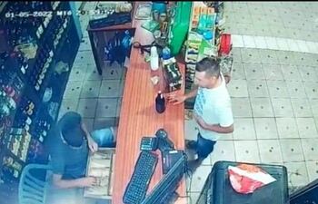 El supuesto autor del accidente horas antes se lo vio consumiendo bebida alcohólica en una bodega de Acahay.