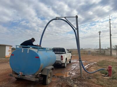 Particulares que retiran agua de la Essap para proveer a las familias