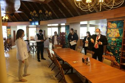 Fiscalizadores del Ministerio de Trabajo llegaron hasta el complejo a fin de dar seguimiento a las denuncias por supuesto maltrato laboral.