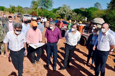 Ayer, mientras se debatía el proyecto de ley en el Congreso, el presidente de la República, Mario Abdo Benítez,  habilitaba Unidades de Salud Familiar con el apoyo de Yacyretá, en  Piribebuy.