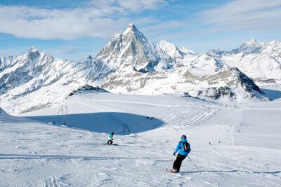 En la frontera entre Suiza e Italia el placer de disfrutar de la nieve en las montañas.