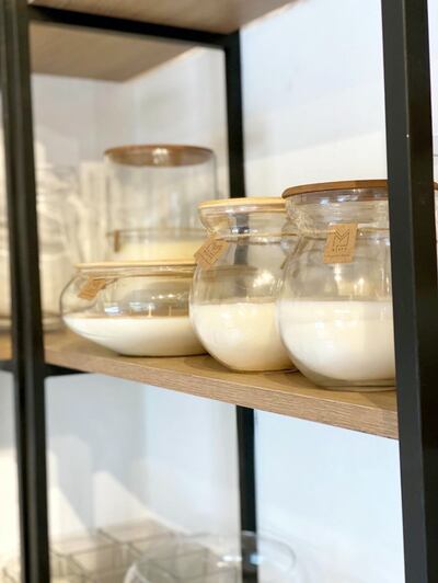 La cera de soja  se caracteriza por ser un producto sostenible y amigable con el medioambiente.