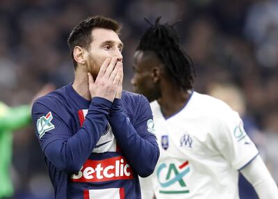 Lionel Messi de Paris Saint Germain reacciona durante el partido de fútbol de octavos de final de la Copa de Francia entre el Olympique de Marsella y el Paris Saint Germain en el estadio Velodrome de Marsella, en el sur de Francia, el 8 de febrero de 2023.