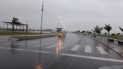 Vista de la Costanera en plena lluvia.