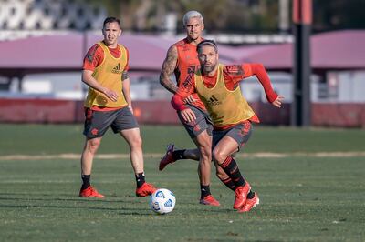 Este lunes se despedirá Robert Piris da Motta (i) de sus compañeros.