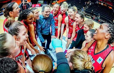 Paola Ferrari, a la izquierda del entrenador del Spar Girona, Alfred Julbe, jugará las semifinales.