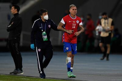 Eduardo Vargas (11), delantero de la selección de Chile.