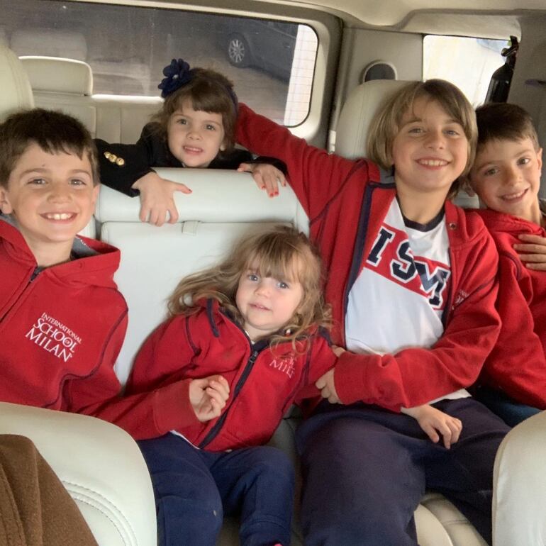 Valentino junto a sus hermanos Constantino, Benedicto, Francesca e Isabella, en una imagen compartida por mamá Wanda para saludarlo por su cumple. (Instagram/Wanda Nara)