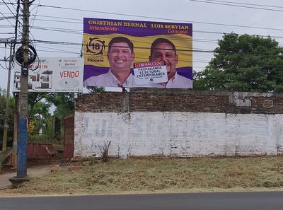 Las imágenes de los rostros de los liberales Cristhian Bernal (concejal) y Luis Servián aparecían en varios puntos.